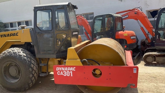 15 tonnes Dynapac CA301 rouleau routier d'occasion avec peinture d'origine et moteur HINO du Japon