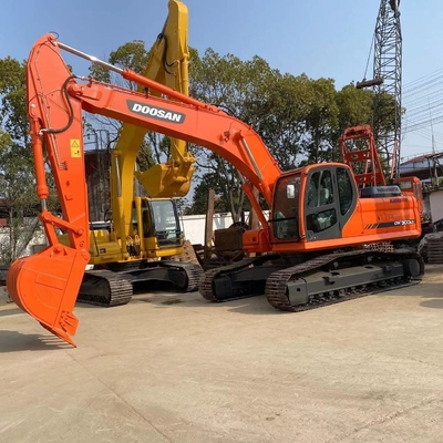 Excavateur Doosan DX300LC d'occasion de l'année 2020 et puissance de 178 kW en bon état