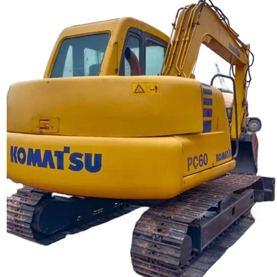 Excavateur Komatsu PC60 en bon état, poids de 6000 kg