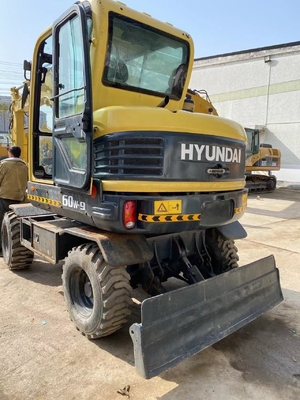 Excavateur d'occasion Hyundai 60-9 pour les besoins de la construction