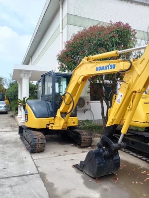 En bon état, utilisée comme creuseuse de Komatsu PC40 avec moteur EPA et capacité de 4500 kg.