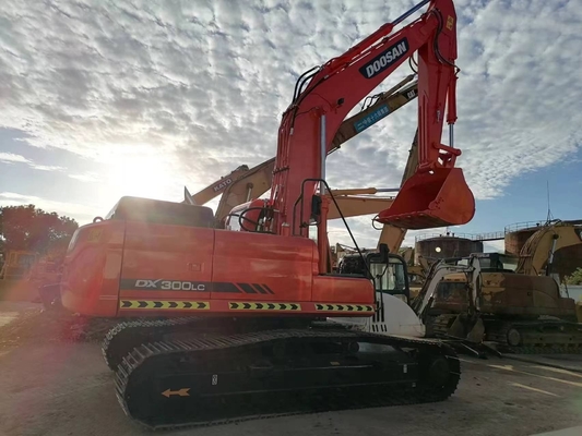 Excavateur Doosan DX300LC avec moteur HINO du Japon en parfait état