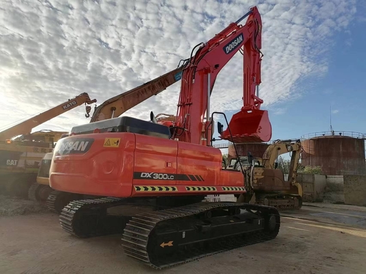 Excavateur Doosan DX300LC avec moteur HINO du Japon en parfait état