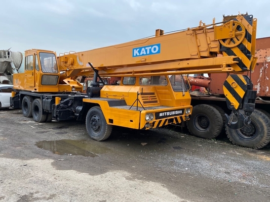 Kato 25 tonnes grue d'occasion en bon état avec 25 tonnes de poids de fonctionnement et 25000 kg de poids de la machine
