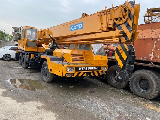 Kato 25 tonnes grue d'occasion en bon état avec 25 tonnes de poids de fonctionnement et 25000 kg de poids de la machine