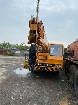 Kato 25 tonnes grue d'occasion en bon état avec 25 tonnes de poids de fonctionnement et 25000 kg de poids de la machine