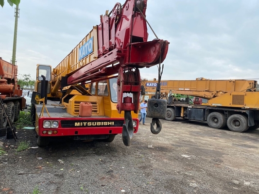 Kato NK-500E Grue d'occasion avec peu d'heures de travail et en bon état à un prix abordable