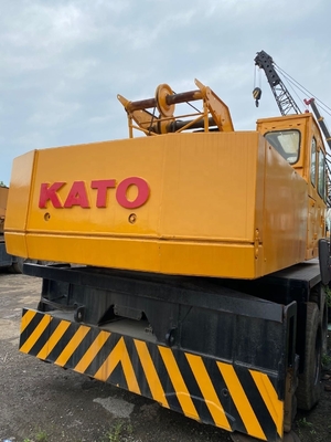 Kato NK-500E Grue d'occasion avec peu d'heures de travail et en bon état à un prix abordable