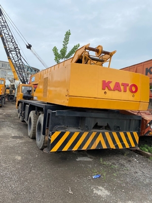 Kato NK-500E Grue d'occasion avec peu d'heures de travail et en bon état à un prix abordable