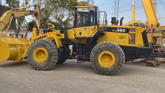 En bon état chargeur d'occasion Komatsu WA380 chargeur d'occasion excavateur couleur originale