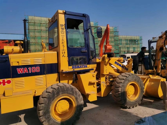 Excavateur de chargement d'occasion Komatsu WA100 en bon état dans des ateliers de réparation de machines