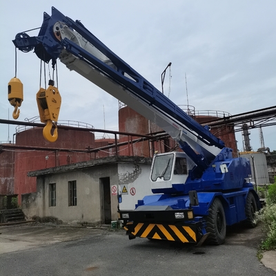 Une grue usée Tadano TR-250M de 25 tonnes avec peinture d'origine en excellent état.