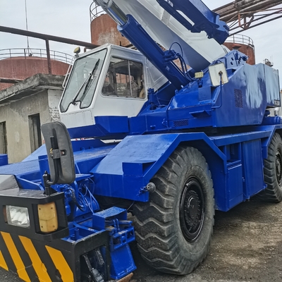 Une grue usée Tadano TR-250M de 25 tonnes avec peinture d'origine en excellent état.
