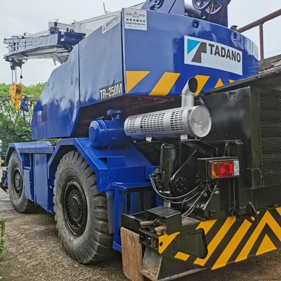 Une grue usée Tadano TR-250M de 25 tonnes avec peinture d'origine en excellent état.