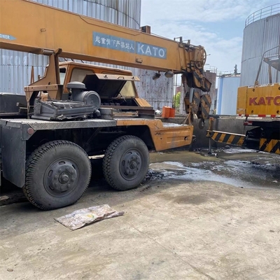 Crane de 30 tonnes, en bon état, usée, c'est une grue de camion Kato, une machine de levage d'occasion