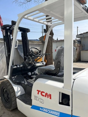 TCM 3 tonnes de chariot élévateur à fourche d'occasion avec une autre capacité de seau et un poids de machine de 3000 kg