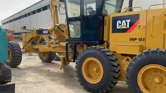 Salons de réparation de machines CAT140K utilisé avec moteur Cummins et engrenage à entraînement direct