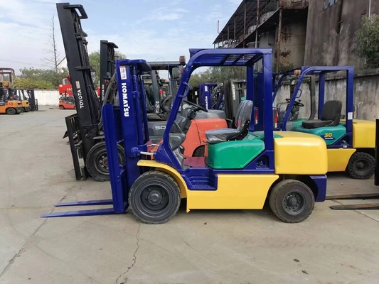 Camion élévateur à fourche 3 tonnes utilisé Komatsu FD30 du Japon Excellentes conditions de travail