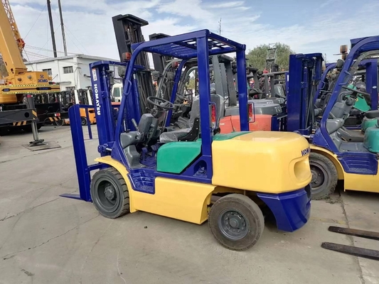 Camion élévateur à fourche 3 tonnes utilisé Komatsu FD30 du Japon Excellentes conditions de travail