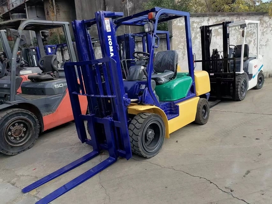 Camion élévateur à fourche 3 tonnes utilisé Komatsu FD30 du Japon Excellentes conditions de travail