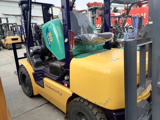 Camion élévateur à fourchette utilisé, moteur diesel japonais 2023 Komatsu FD30-14 3TON en bon état.