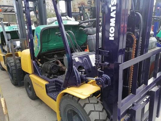 Camion élévateur à fourchette utilisé, moteur diesel japonais 2023 Komatsu FD30-14 3TON en bon état.