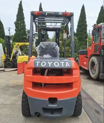 Camion élévateur à moteur diesel 3,5 tonnes 3 tonnes TOYOTA 35 30 pour le levage de conteneurs d'entrepôt