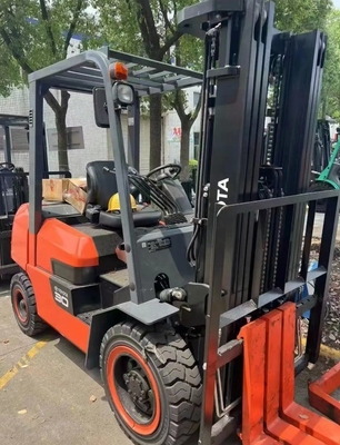 Camion élévateur à moteur diesel 3,5 tonnes 3 tonnes TOYOTA 35 30 pour le levage de conteneurs d'entrepôt