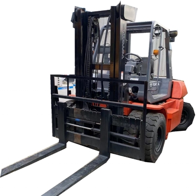 Un chariot élévateur à moteur diesel de 7 tonnes pour le conteneur d'entrepôt TOYOTA FD70