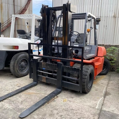 Un chariot élévateur à moteur diesel de 7 tonnes pour le conteneur d'entrepôt TOYOTA FD70