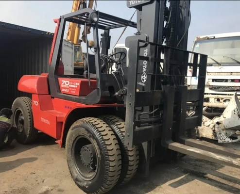 Un chariot élévateur à moteur diesel de 7 tonnes pour le conteneur d'entrepôt TOYOTA FD70