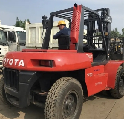 Un chariot élévateur à moteur diesel de 7 tonnes pour le conteneur d'entrepôt TOYOTA FD70