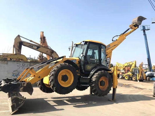 JCB 4CX, chargeuse à remontage à prix abordable, du Japon, avec une bonne capacité de seau