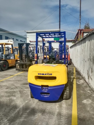 KOMATSU FD30 3 tonnes chariot élévateur mini-palette pour conteneurs d'entrepôt