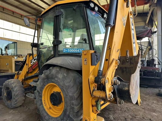 Chargeuse à pelle de 8 tonnes JCB3CX avec peu d'heures de travail et en bon état à un prix abordable
