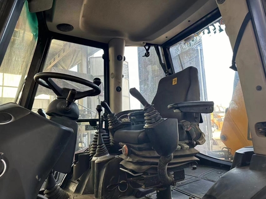 Chargeuse à pelle de 8 tonnes JCB3CX avec peu d'heures de travail et en bon état à un prix abordable