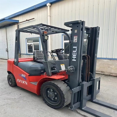 3000 KG CPCD 30 3 tonnes de machines de construction pour héli en bon état