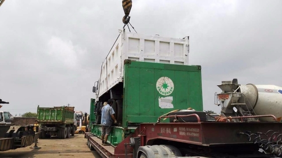Une camionnette d'occasion Nissan UD en bon état avec un cylindre hydraulique Liyuan.
