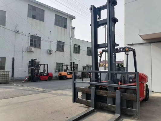 Fermes multifonctionnelles utilisent le chariot élévateur HELI 70 de 7 tonnes avec de bonnes performances et un prix abordable