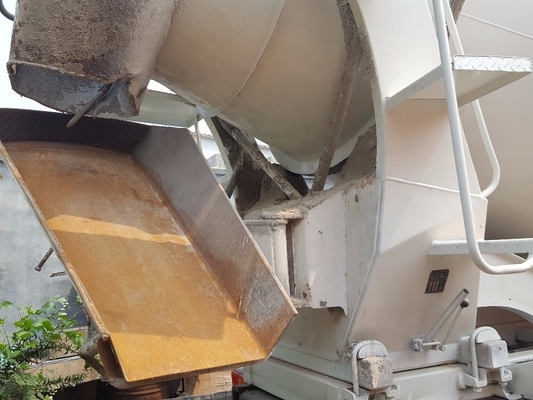 Un camion de mélangeur de béton de 25 tonnes avec une capacité de 10CBM et un point de vente unique