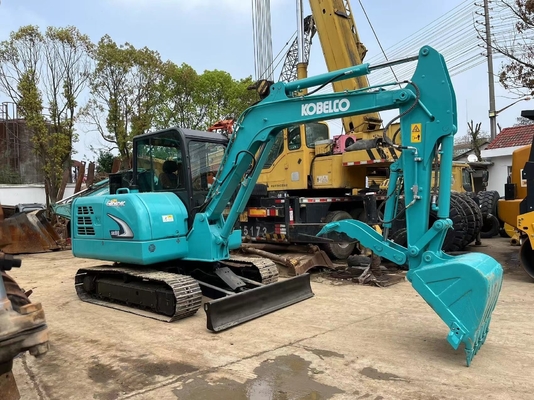 Excavatrice mini KOBELCO SK60 utilisée avec peu d'heures de travail et cylindre hydraulique Parker