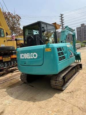Excavatrice mini KOBELCO SK60 utilisée avec peu d'heures de travail et cylindre hydraulique Parker