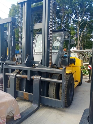20 tonnes de chariot élévateur diesel KOMATSU FD200 pour la manutention de conteneurs dans les ateliers de matériaux de construction