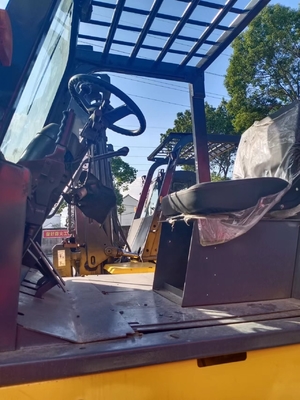 20 tonnes de chariot élévateur diesel KOMATSU FD200 pour la manutention de conteneurs dans les ateliers de matériaux de construction