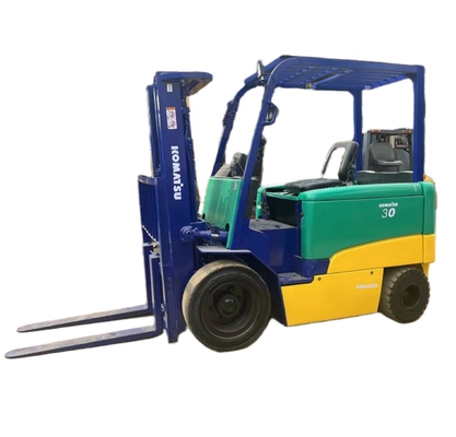 Traitement des conteneurs KOMATSU FD30 3 tonnes Mini-Troupeau élévateur diesel avec système hydraulique