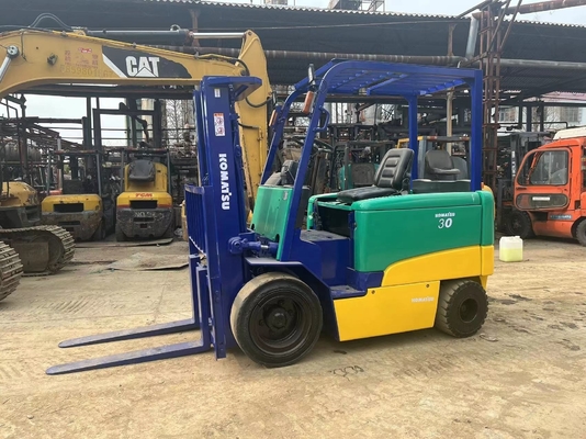 Traitement des conteneurs KOMATSU FD30 3 tonnes Mini-Troupeau élévateur diesel avec système hydraulique