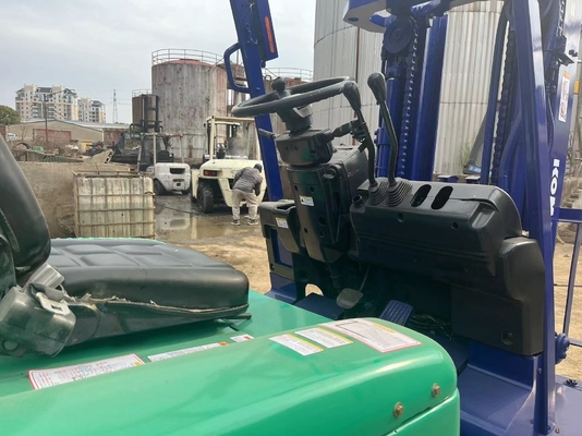 Traitement des conteneurs KOMATSU FD30 3 tonnes Mini-Troupeau élévateur diesel avec système hydraulique