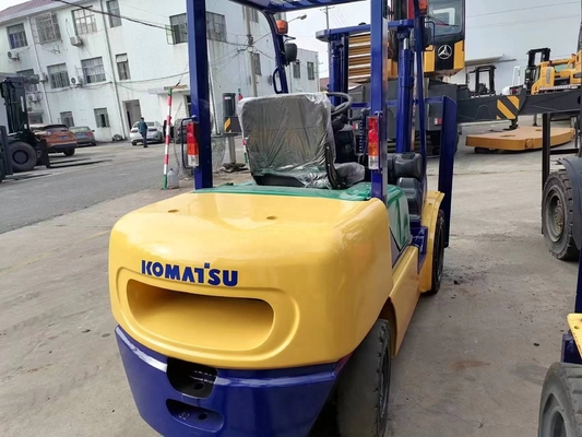 COMATSU FD30 chariot élévateur à 3 tonnes avec fonctionnement manuel et bonne performance sur le sel chaud