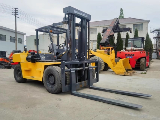 COMATSU FD150 15 tonnes de camion de levage de palettes avec et en bon état