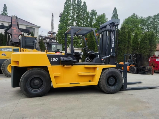 COMATSU FD150 15 tonnes de camion de levage de palettes avec et en bon état